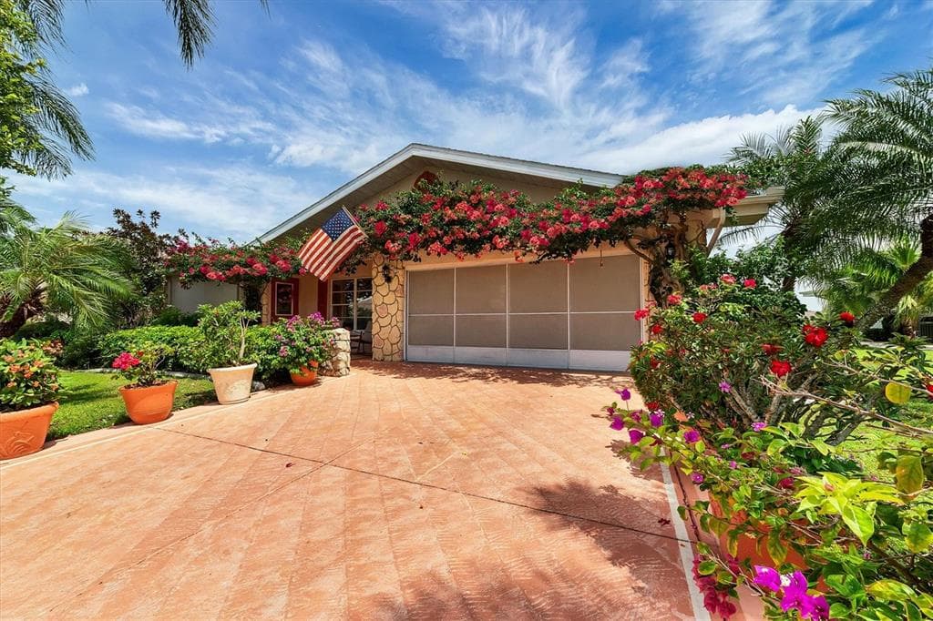 1809 COLUMBINE PLACE SUN CITY CENTER, FL 33573