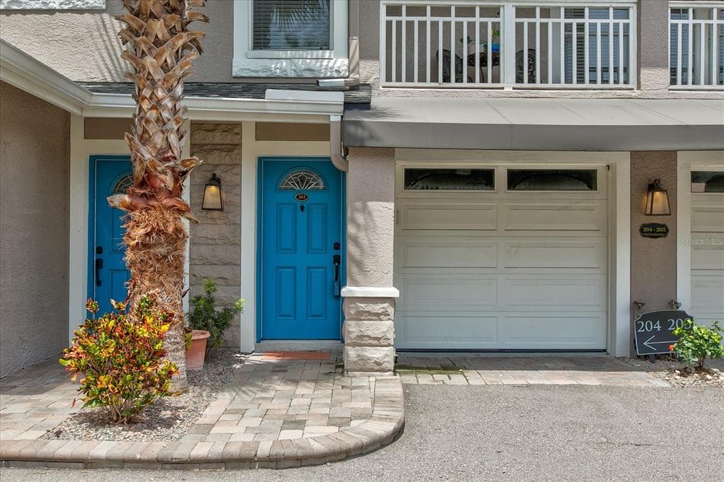 4811 BAYSHORE UNIT 203 TAMPA, FL 33611