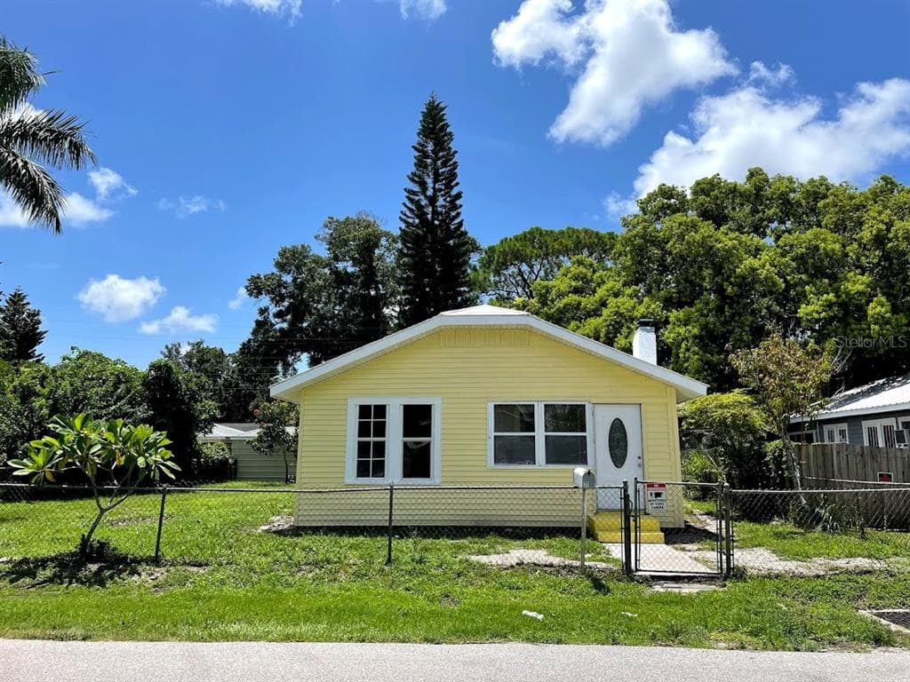 711 27TH AVENUE W BRADENTON, FL 34205