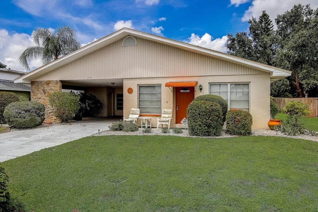 1511 NEW BEDFORD DRIVE SUN CITY CENTER, FL 33573