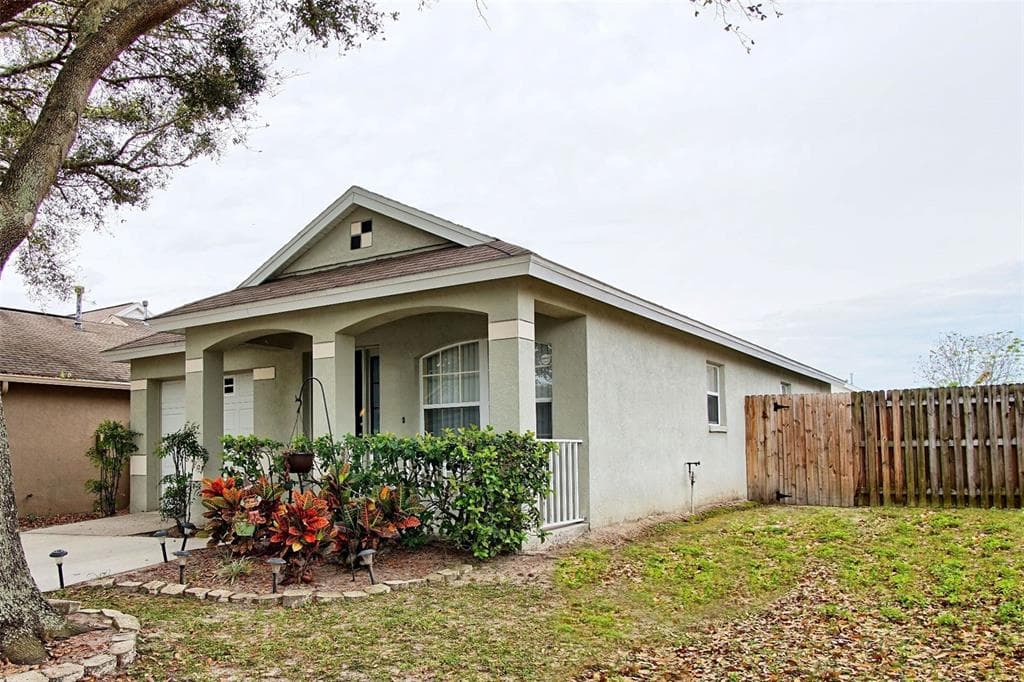 6101 WHITE SAILS DRIVE WESLEY CHAPEL, FL 33545