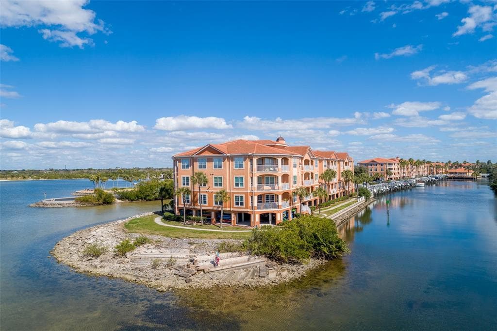 5000 CULBREATH KEY WAY UNIT 9317 TAMPA, FL 33611