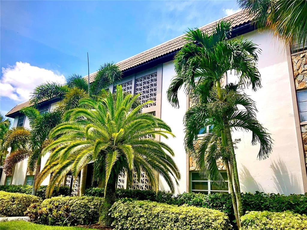 125 5TH AVENUE NE UNIT 230 ST PETERSBURG, FL 33701