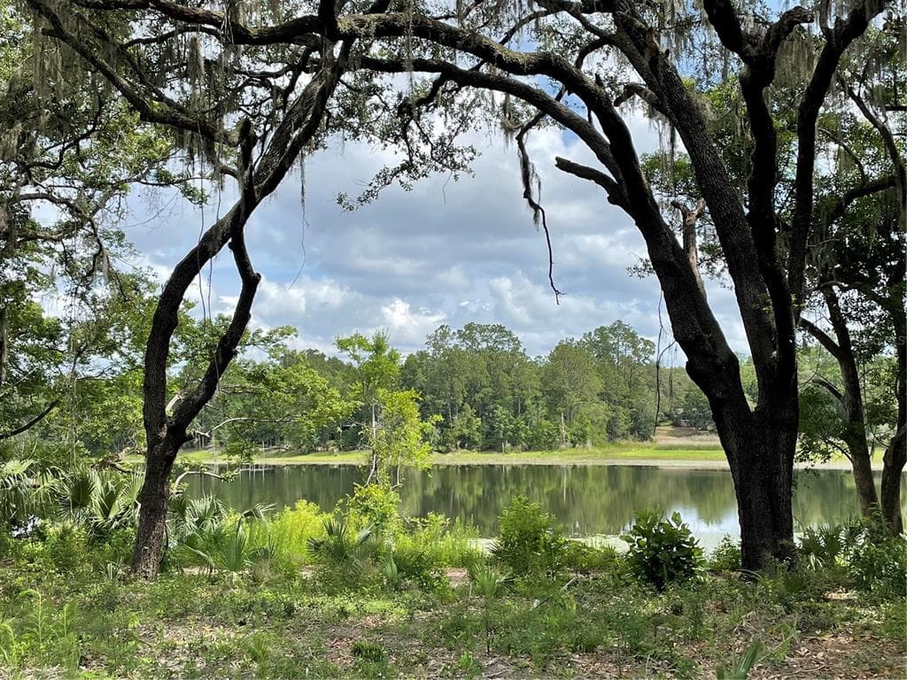 361 KEUKA LAKE TRAIL INTERLACHEN, FL 32148