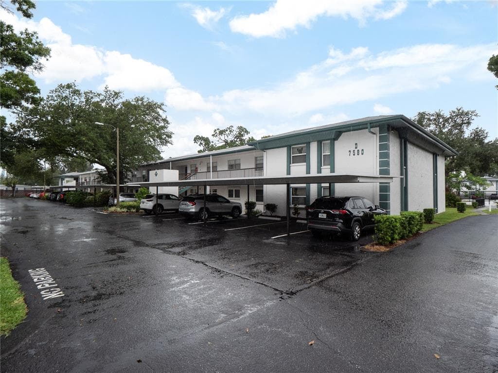 7580 92ND STREET UNIT 106D SEMINOLE, FL 33777