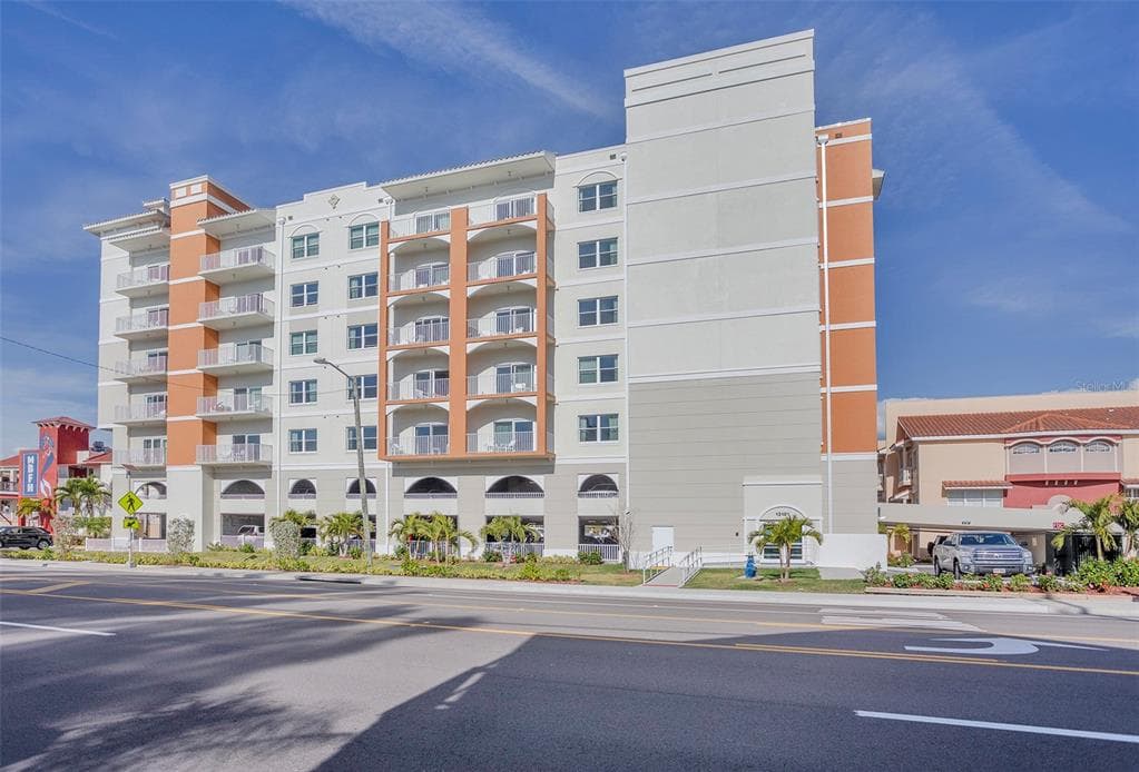 13101 GULF BOULEVARD UNIT 1302 MADEIRA BEACH, FL 33708