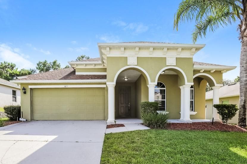 1857 COLLEGE PARK DRIVE TAVARES, FL 32778