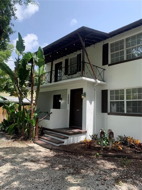 2002 S HABANA AVENUE UNIT B TAMPA, FL 33629