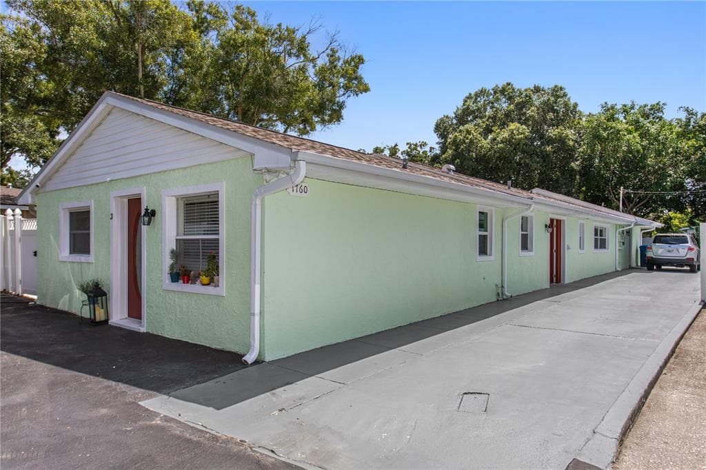 1760 EZELLE AVENUE LARGO, FL 33770