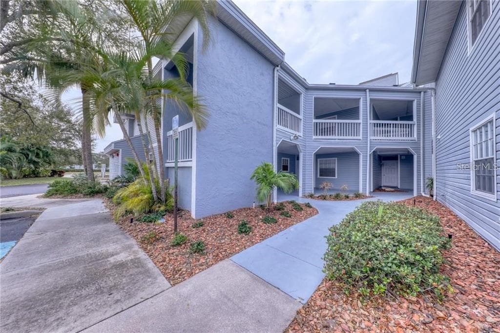 6801 STONESTHROW CIRCLE N UNIT 15202 ST PETERSBURG, FL 33710