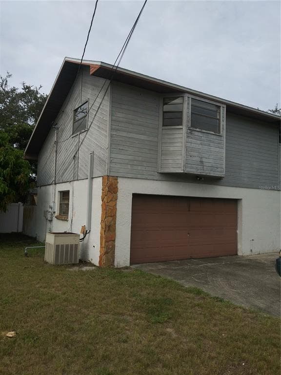 915 RIVERSIDE DRIVE TARPON SPRINGS, FL 34689