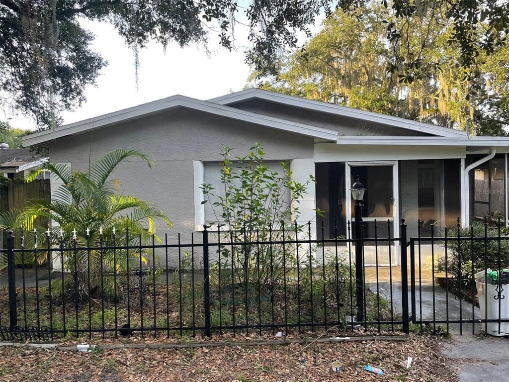 2913 E SLIGH AVENUE TAMPA, FL 33610