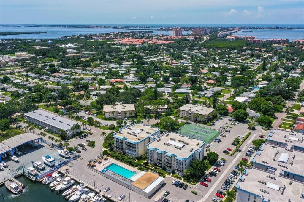 4908 38TH WAY S UNIT 104 ST PETERSBURG, FL 33711