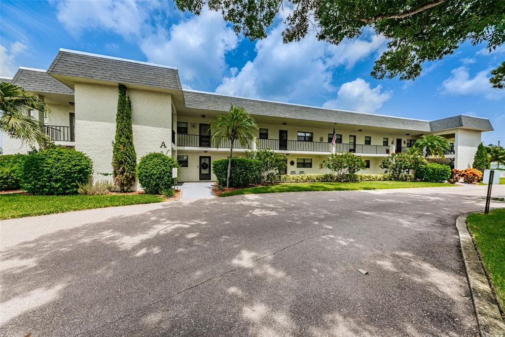 1749 S HIGHLAND AVENUE UNIT A9 CLEARWATER, FL 33756