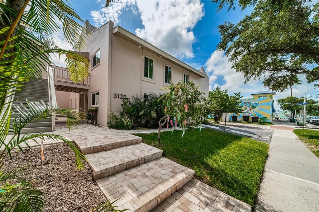 3120 BEACH BOULEVARD S UNIT 4 GULFPORT, FL 33707