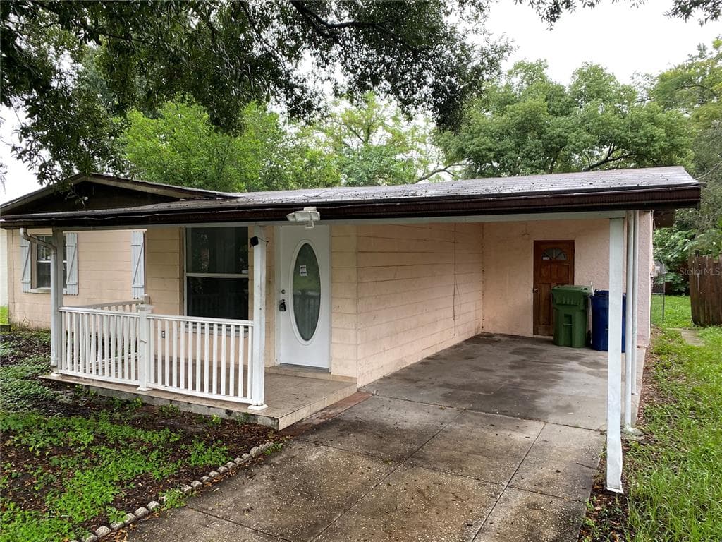 10927 N HYACINTH AVENUE TAMPA, FL 33612