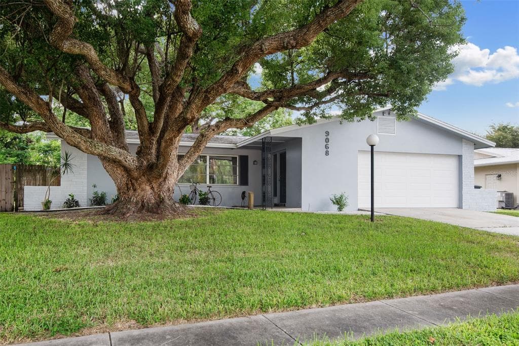 9068 BRIARWOOD DRIVE SEMINOLE, FL 33772