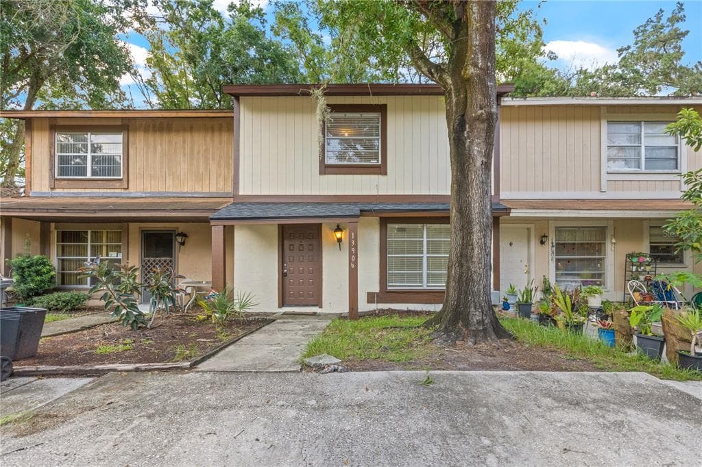 13906 VILLAGE VIEW DRIVE TAMPA, FL 33624