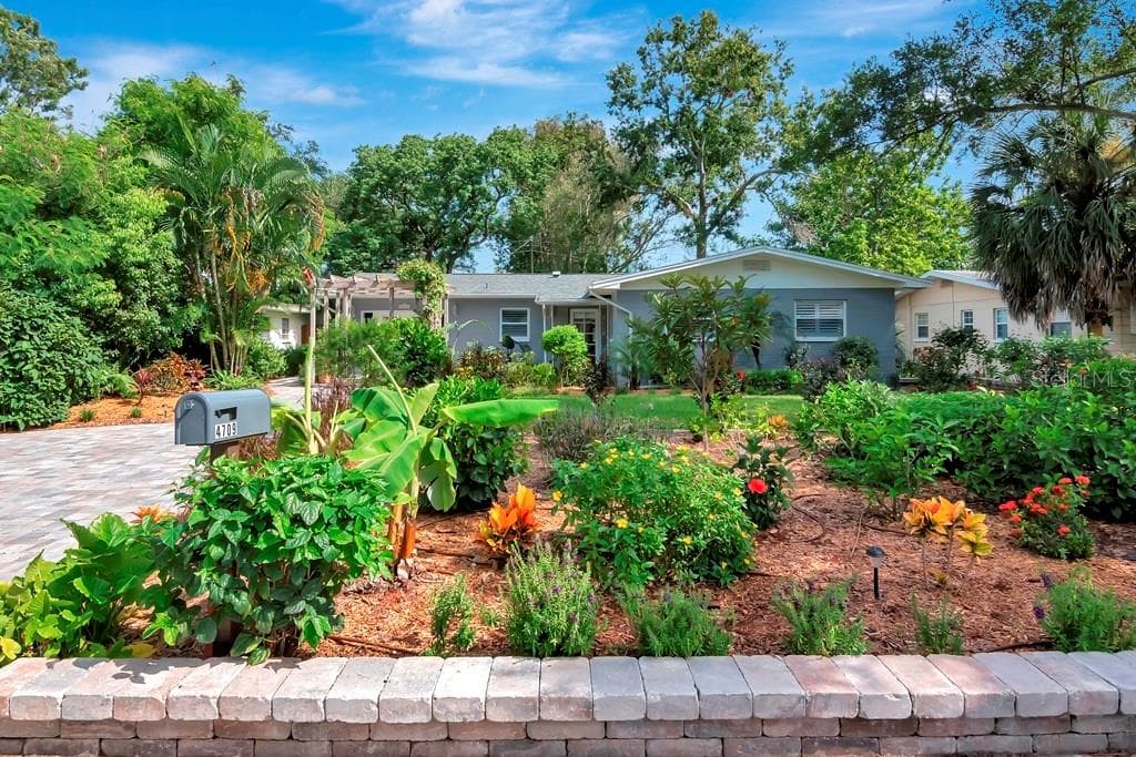 4709 W COACHMAN AVENUE TAMPA, FL 33611
