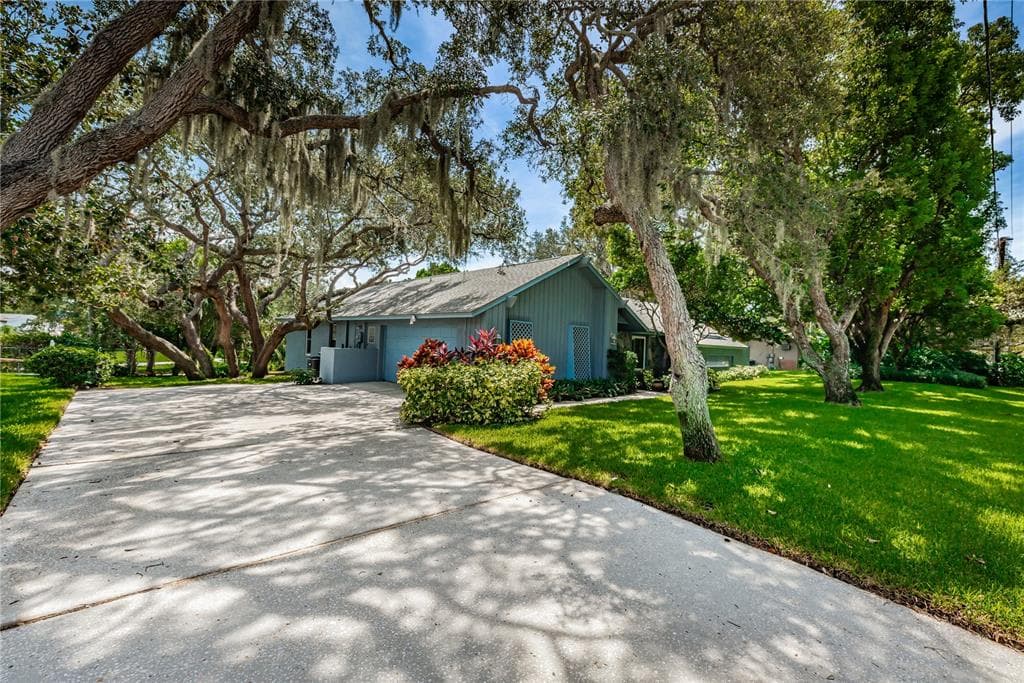 1028 PENINSULA AVENUE TARPON SPRINGS, FL 34689
