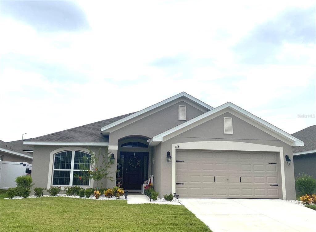 818 LANDMARK HILLS DRIVE HAINES CITY, FL 33844