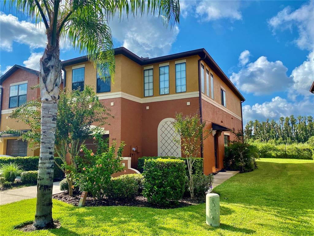 1011 TULLAMORE DRIVE WESLEY CHAPEL, FL 33543