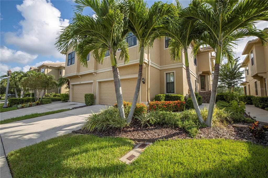 7563 CAPONATA BOULEVARD SEMINOLE, FL 33777