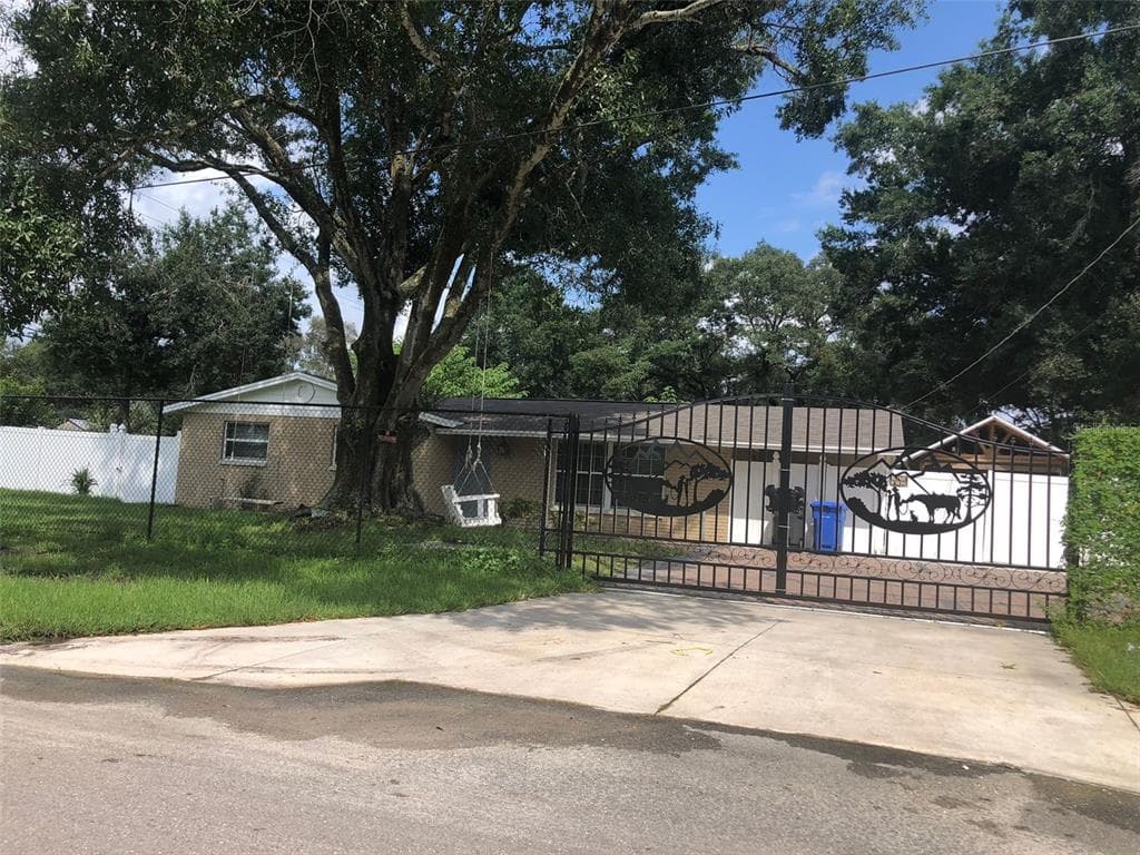 2833 ANTHONY DRIVE TAMPA, FL 33619