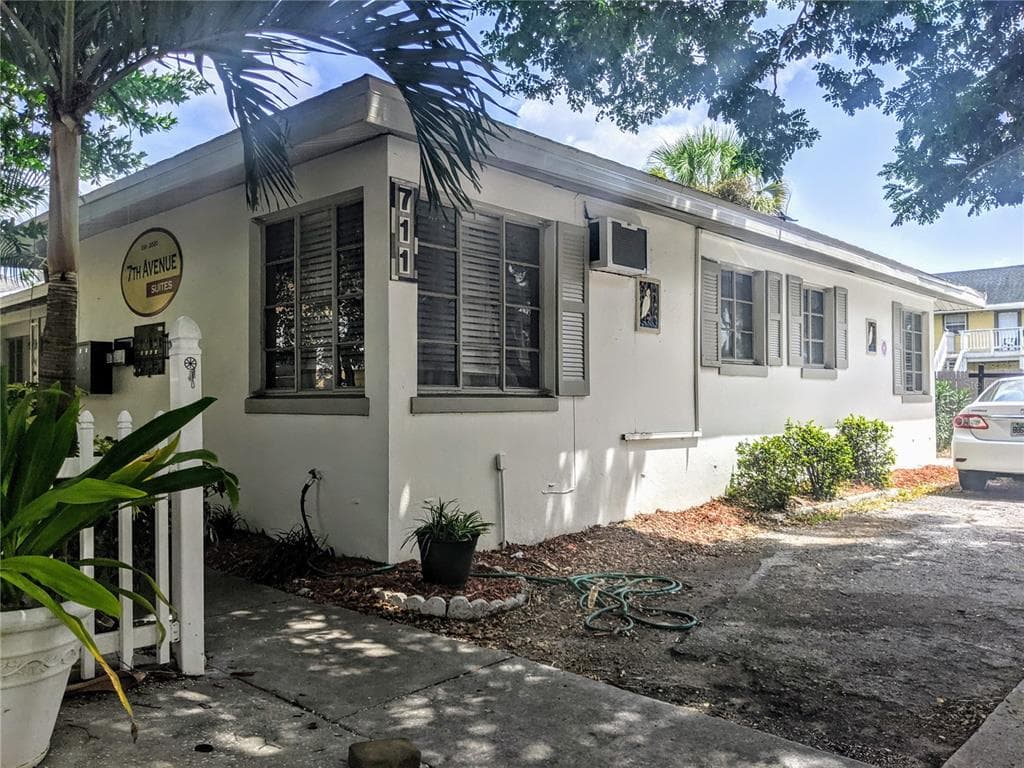 711 7TH AVENUE N ST PETERSBURG, FL 33701