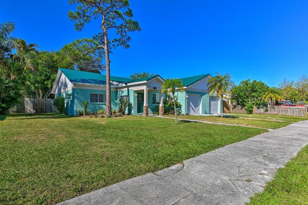 854 49TH STREET COURT W BRADENTON, FL 34209