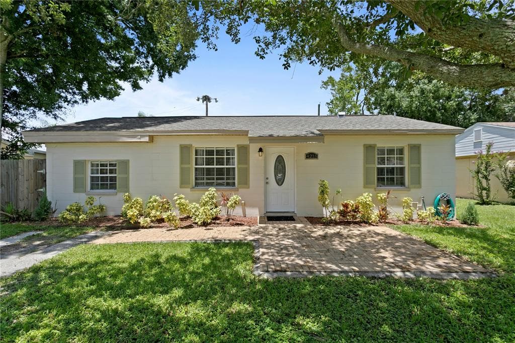 4215 W BAY VISTA AVENUE TAMPA, FL 33611