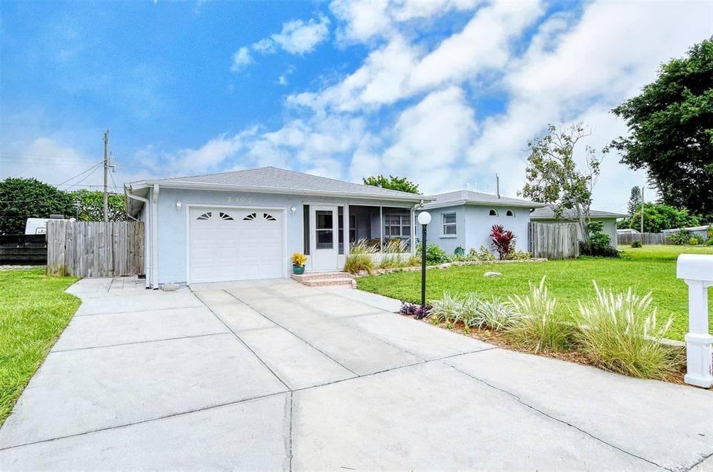 2307 N WELLESLEY DRIVE BRADENTON, FL 34207