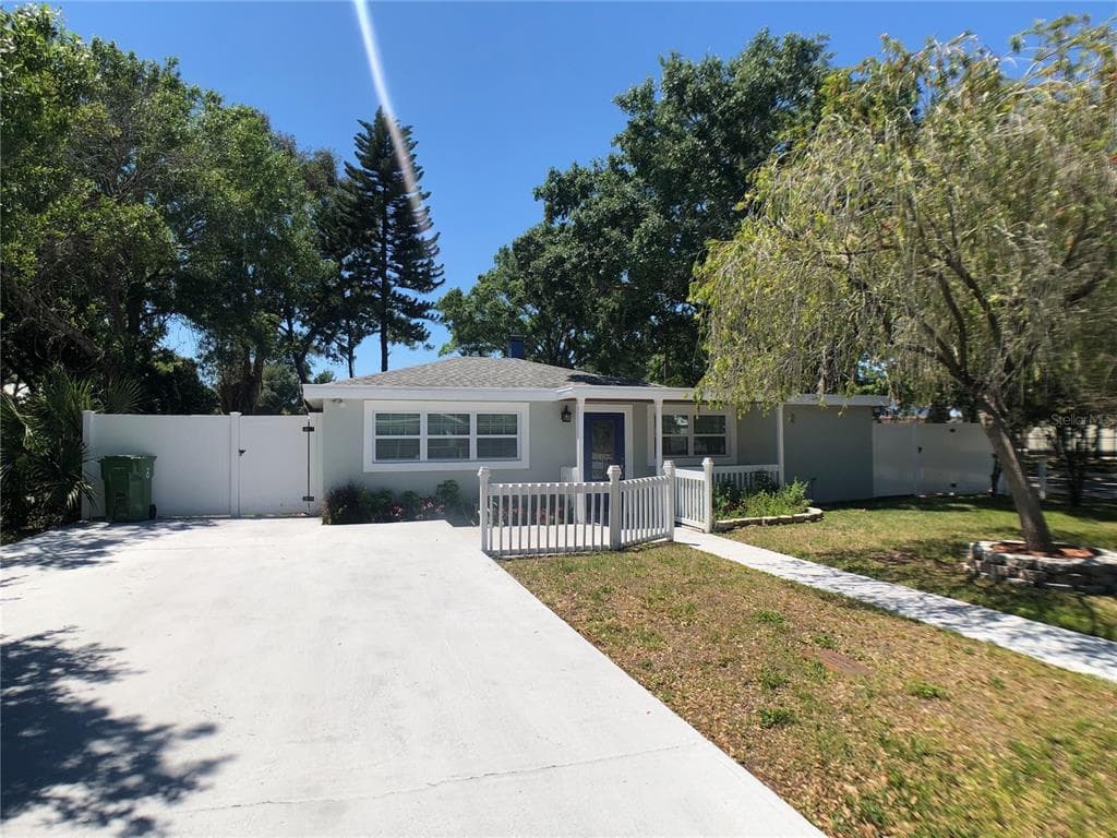 3526 W PAUL AVENUE TAMPA, FL 33611