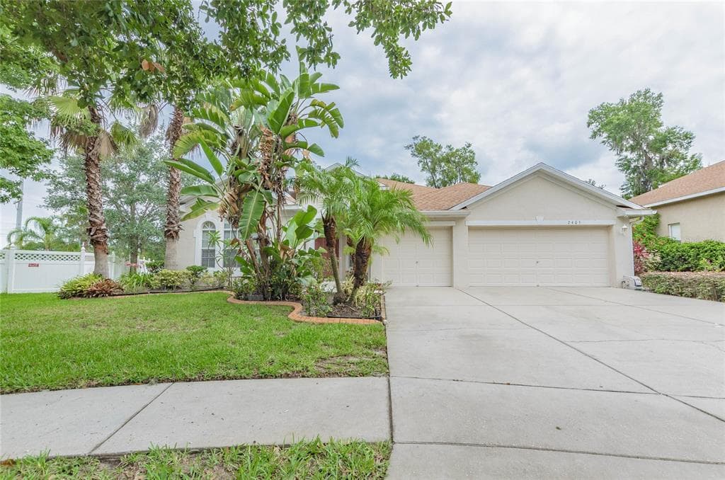 2405 BLUE STONE COURT