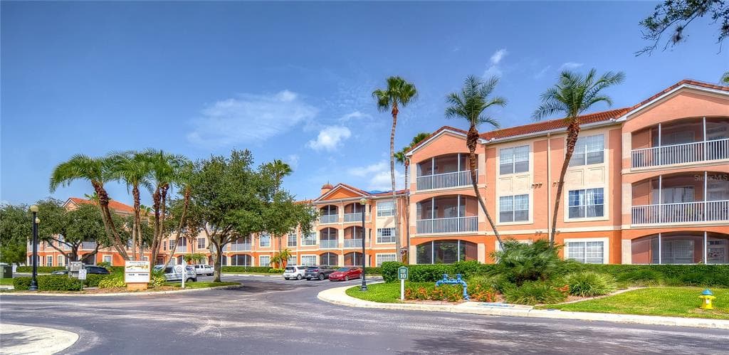 5000 CULBREATH KEY WAY UNIT 1105 TAMPA, FL 33611