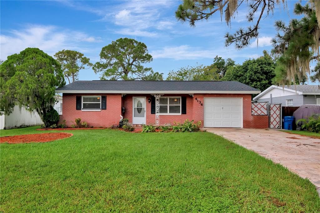 4134 DES MOINES STREET NE ST PETERSBURG, FL 33703