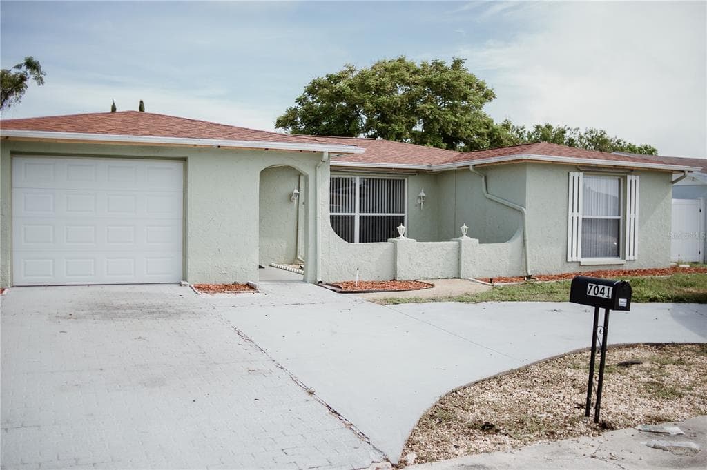 7041 PARROT DRIVE PORT RICHEY, FL 34668