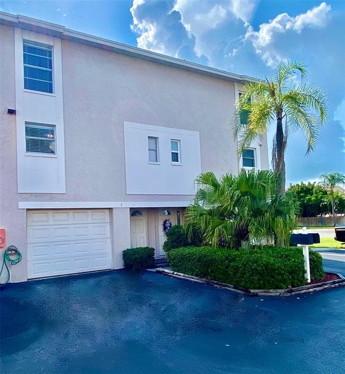 255 CAPRI CIRCLE N UNIT 2 TREASURE ISLAND, FL 33706