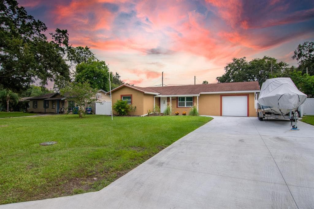 10998 TEMPLE AVENUE SEMINOLE, FL 33772