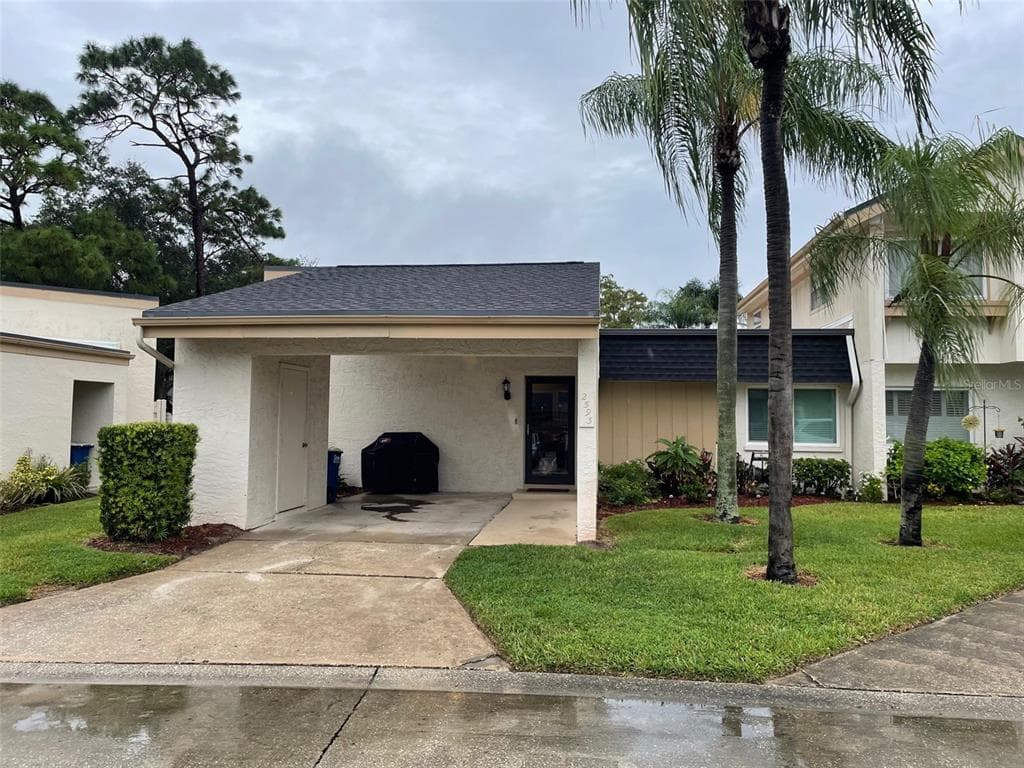 2593 FOREST RUN COURT UNIT 140B CLEARWATER, FL 33761