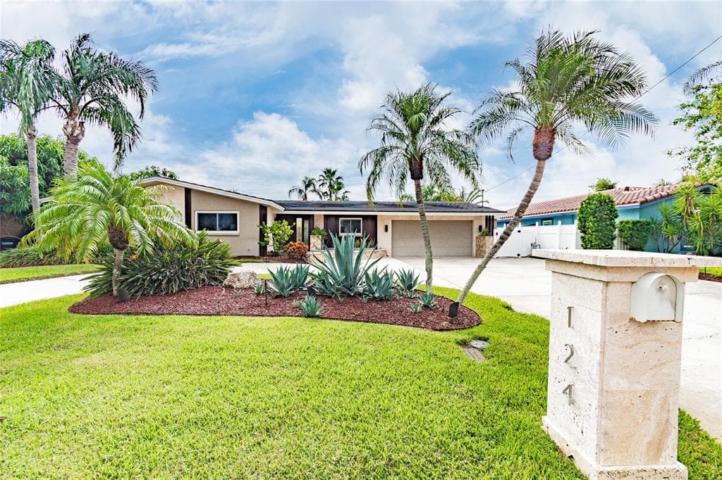 124 WINDWARD ISLAND CLEARWATER, FL 33767