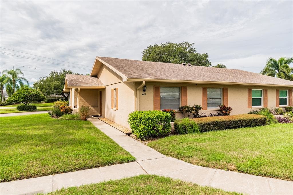 445 GLOUCESTER BOULEVARD UNIT A SUN CITY CENTER, FL 33573