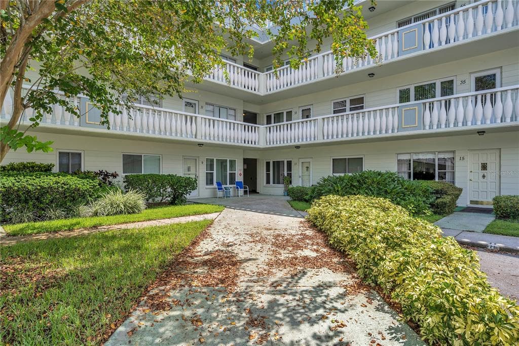 2293 SWEDISH DRIVE UNIT 33 CLEARWATER, FL 33763