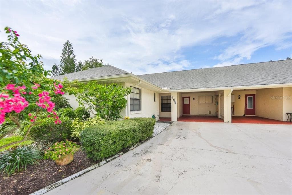 1744 ATRIUM DRIVE SUN CITY CENTER, FL 33573