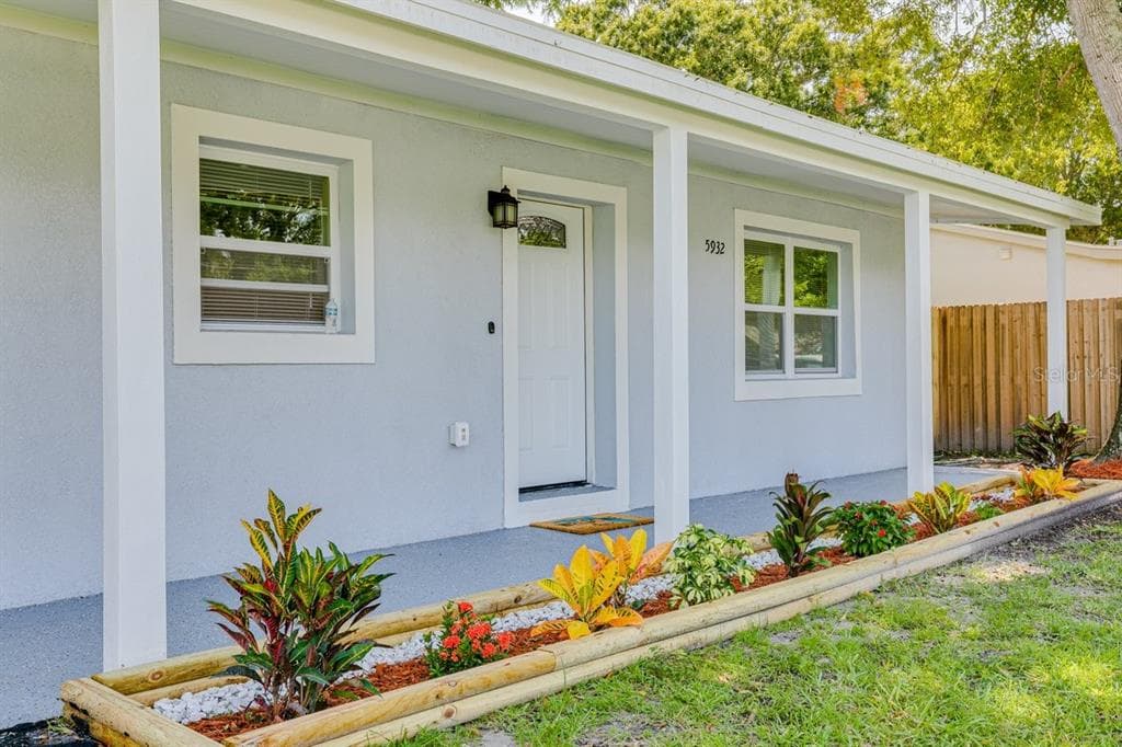 5932 MCKEE LAKE DRIVE N ST PETERSBURG, FL 33709