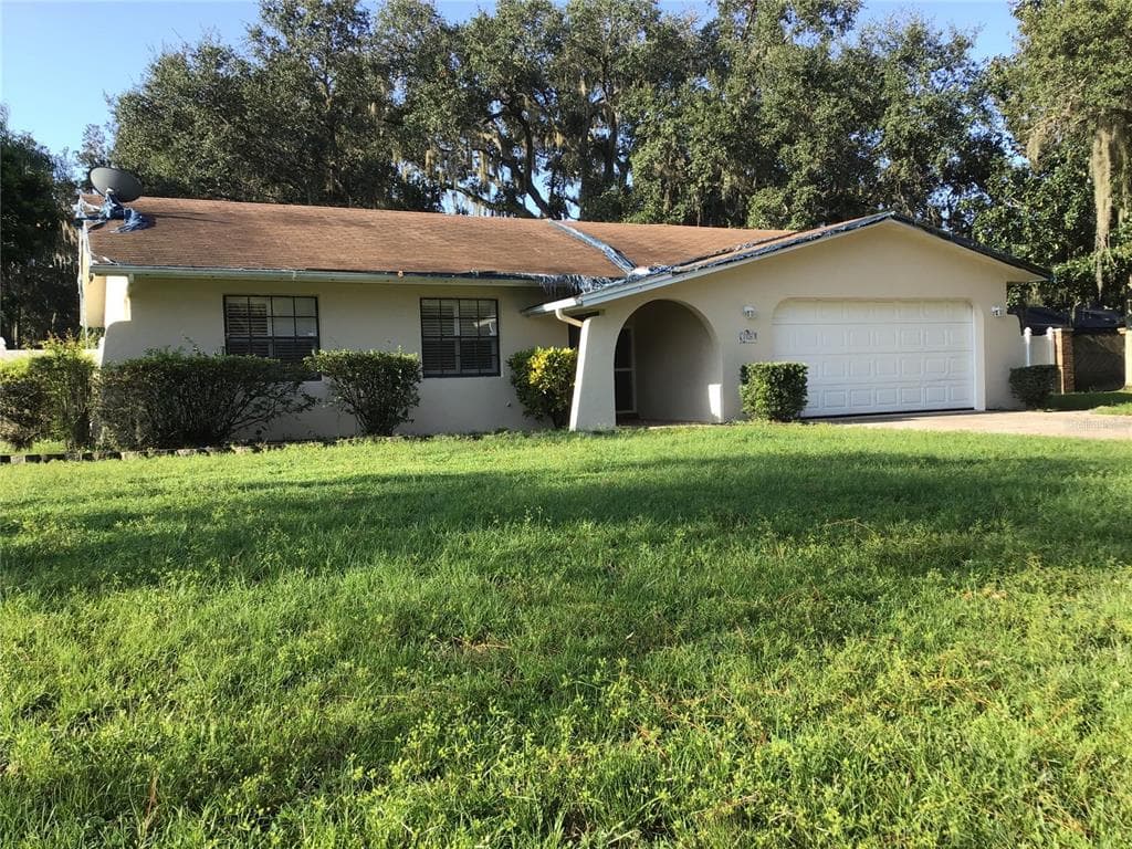 1528 REGAL COURT KISSIMMEE, FL 34744