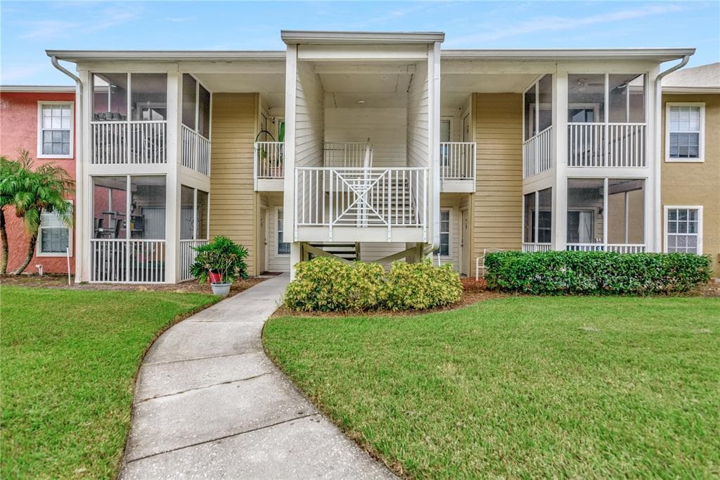 209 LAKE BROOK CIRCLE UNIT 202 BRANDON, FL 33511