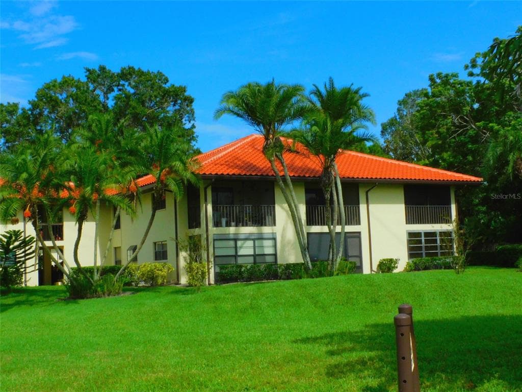 2411 HAMMOCK PINE BOULEVARD UNIT 2411 CLEARWATER, FL 33761