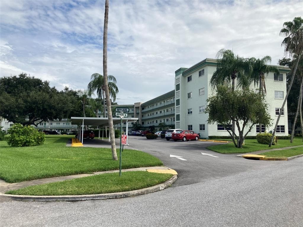 5725 80TH STREET N UNIT 310 ST PETERSBURG, FL 33709