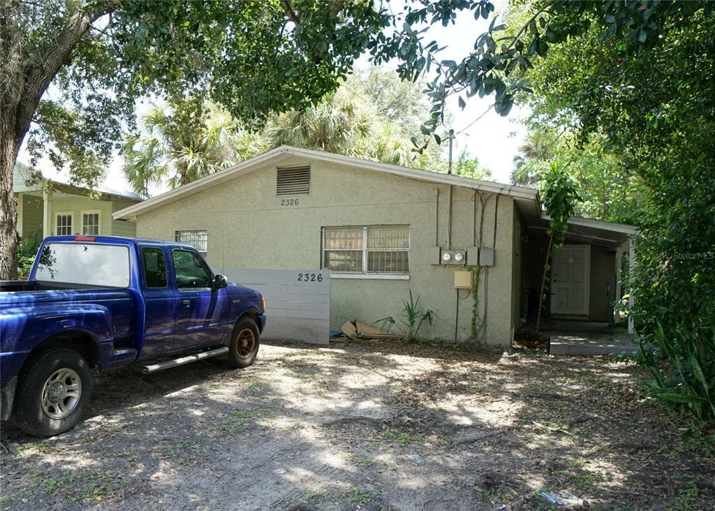 2326 W SAINT JOHN STREET TAMPA, FL 33607